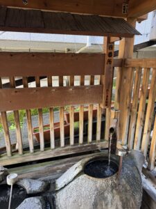 塩之湯飲泉所で飲泉