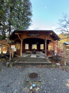 ゆずりは杜の足湯 全体