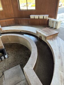 ゆずりは杜の足湯 飲泉所