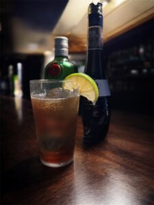 カボスジントニックノワール 暗い場所