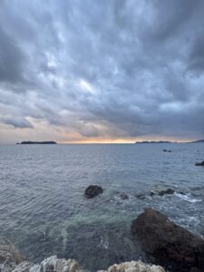 荒れる海の風景